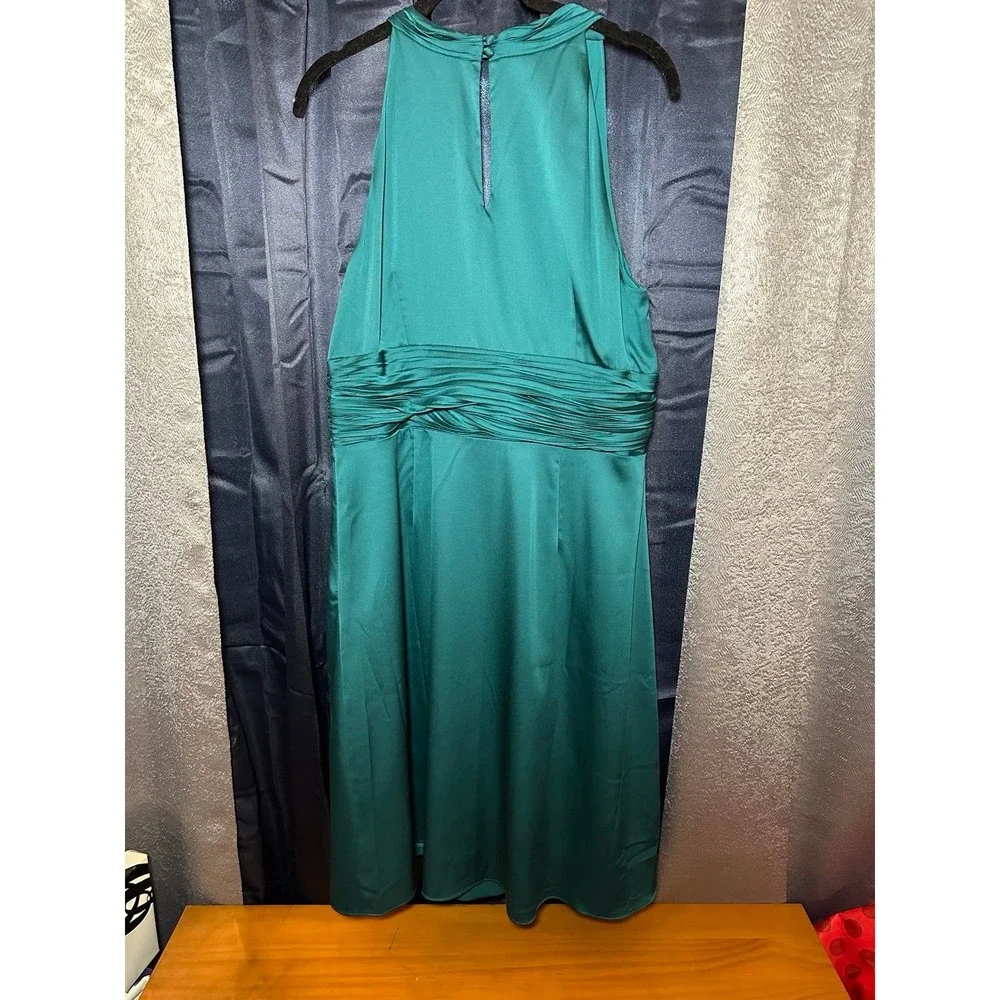 Ann Taylor Green Dress - NWT - Picture 2 of 2
